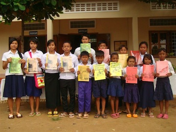 FLO kids receive new English books